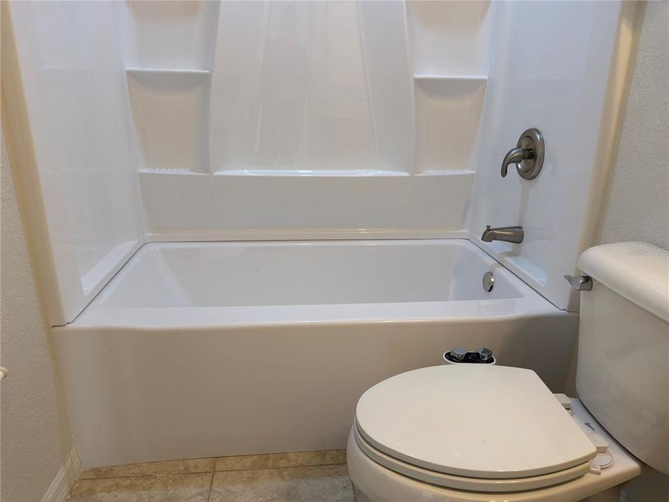 For Sale: $370,000 (3 beds, 2 baths, 2090 Square Feet)