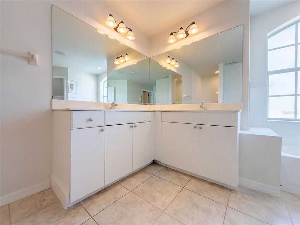 For Sale: $370,000 (3 beds, 2 baths, 2090 Square Feet)