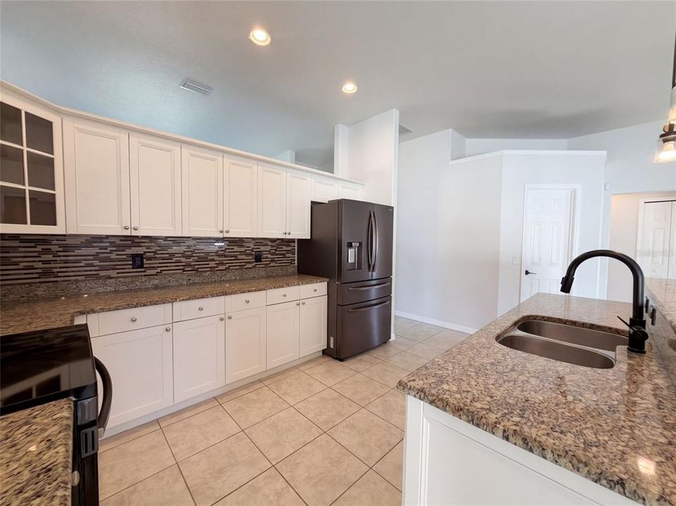 For Sale: $370,000 (3 beds, 2 baths, 2090 Square Feet)