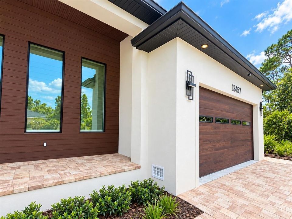 For Sale: $685,000 (3 beds, 2 baths, 2039 Square Feet)
