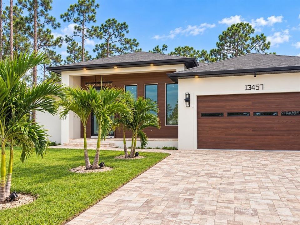 For Sale: $685,000 (3 beds, 2 baths, 2039 Square Feet)