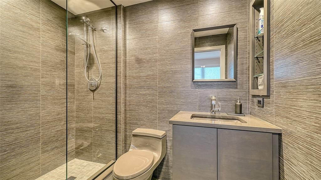 En Venta: $1,025,000 (3 camas, 3 baños, 2778 Pies cuadrados)