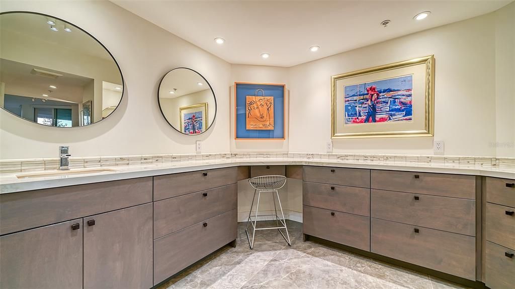 En Venta: $1,025,000 (3 camas, 3 baños, 2778 Pies cuadrados)