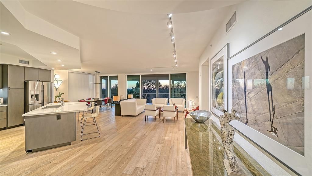 En Venta: $1,025,000 (3 camas, 3 baños, 2778 Pies cuadrados)