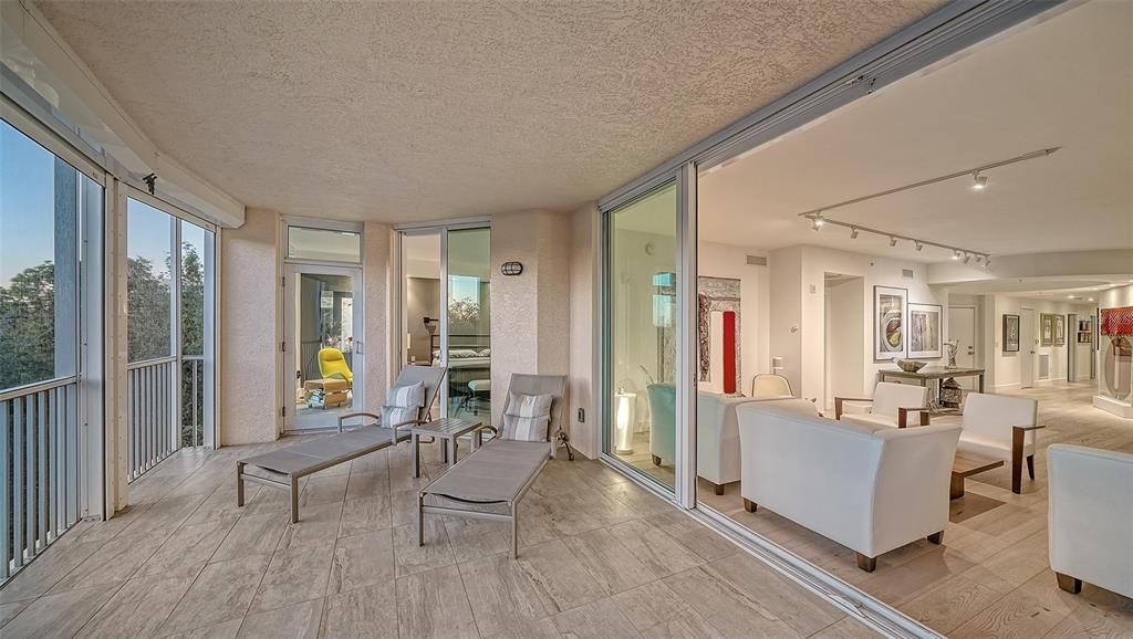 En Venta: $1,025,000 (3 camas, 3 baños, 2778 Pies cuadrados)