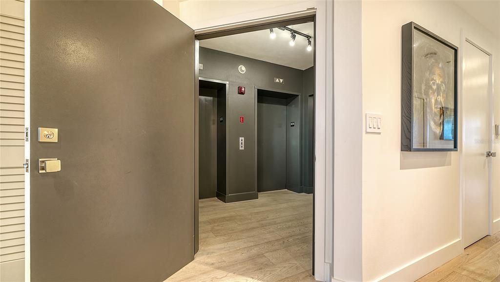 En Venta: $1,025,000 (3 camas, 3 baños, 2778 Pies cuadrados)