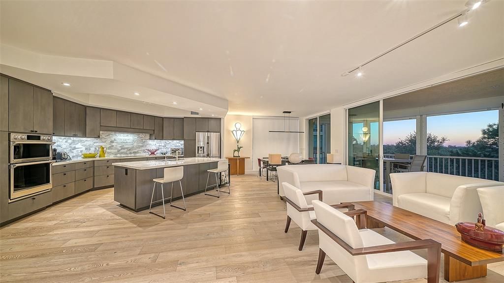 En Venta: $1,025,000 (3 camas, 3 baños, 2778 Pies cuadrados)