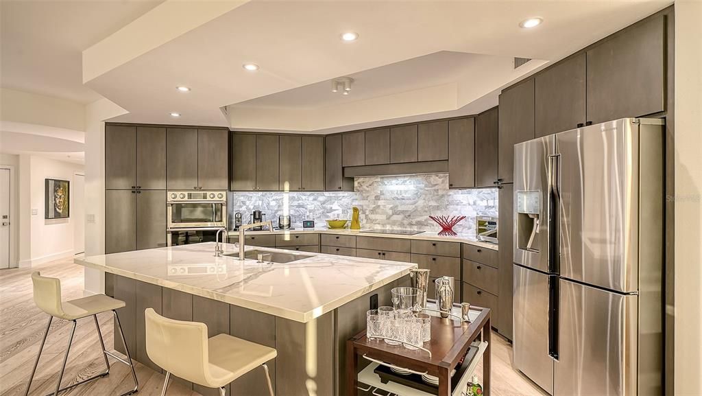 En Venta: $1,025,000 (3 camas, 3 baños, 2778 Pies cuadrados)