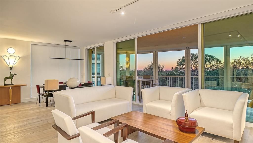 En Venta: $1,025,000 (3 camas, 3 baños, 2778 Pies cuadrados)