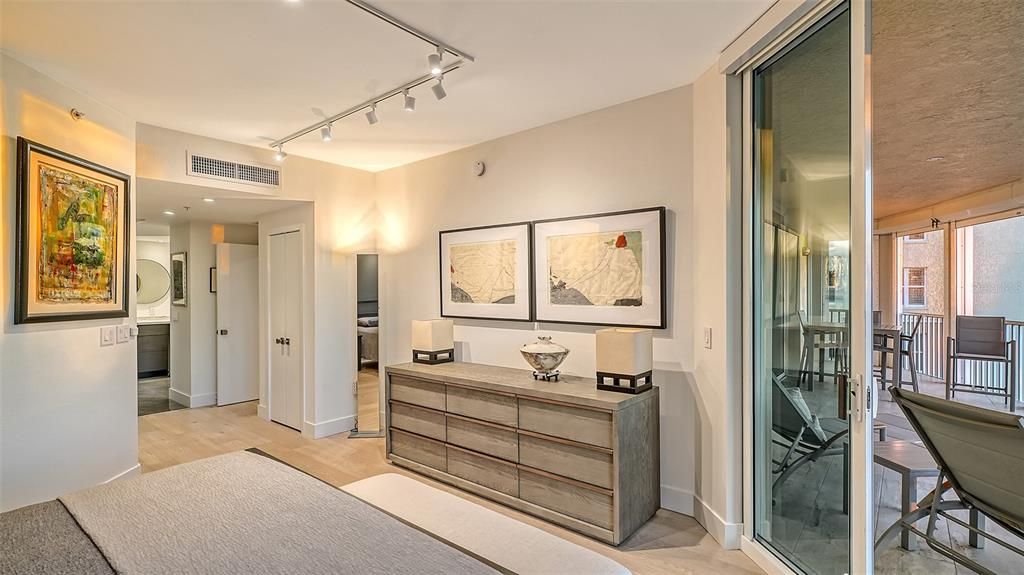 En Venta: $1,025,000 (3 camas, 3 baños, 2778 Pies cuadrados)