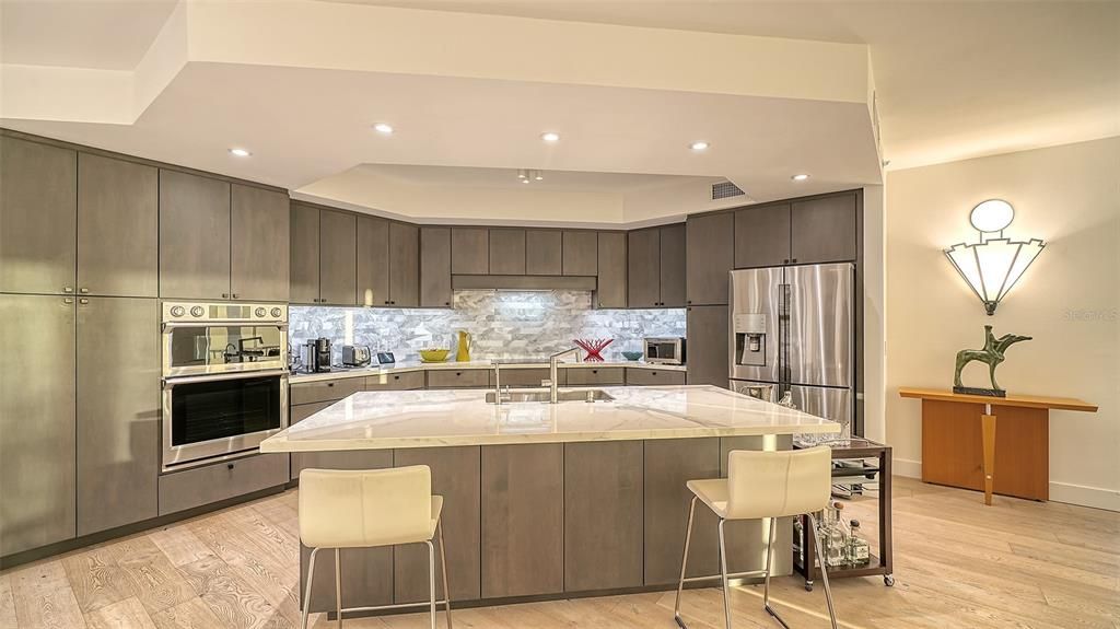 En Venta: $1,025,000 (3 camas, 3 baños, 2778 Pies cuadrados)