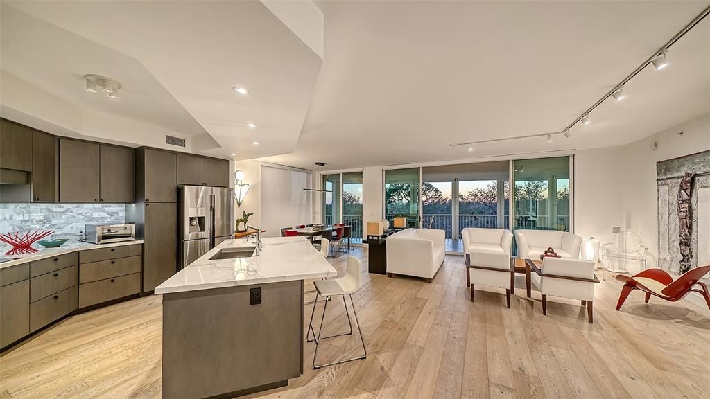 En Venta: $1,025,000 (3 camas, 3 baños, 2778 Pies cuadrados)