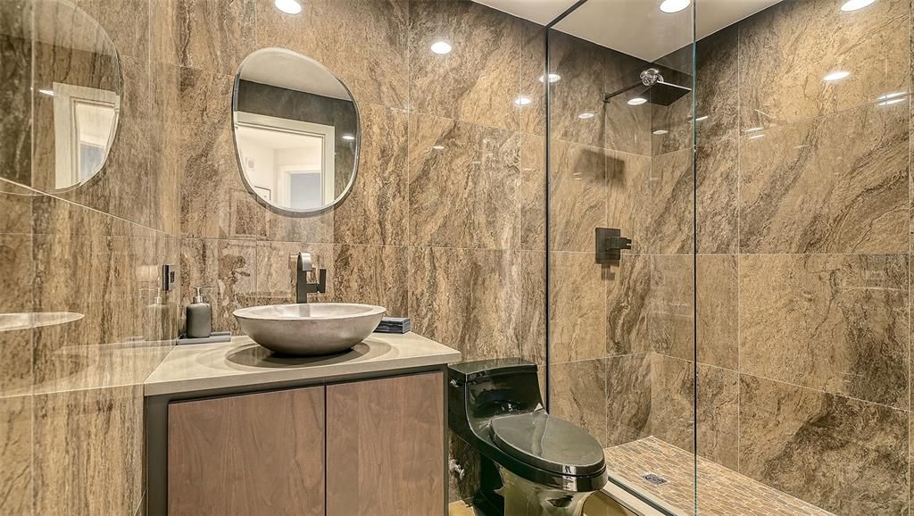 En Venta: $1,025,000 (3 camas, 3 baños, 2778 Pies cuadrados)