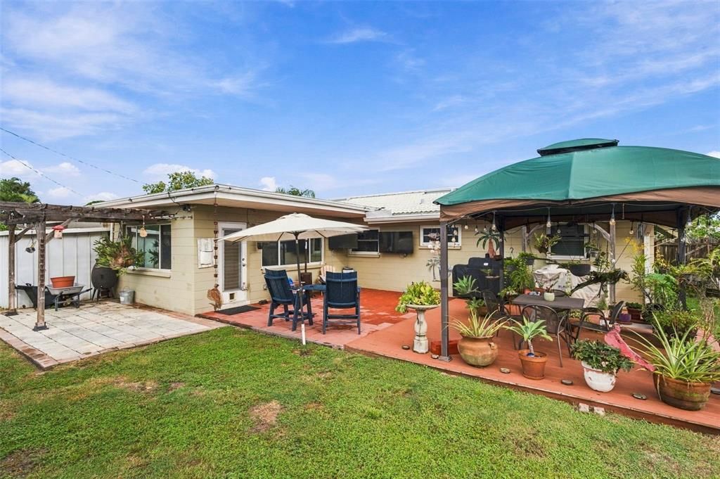 For Sale: $500,000 (3 beds, 2 baths, 1827 Square Feet)