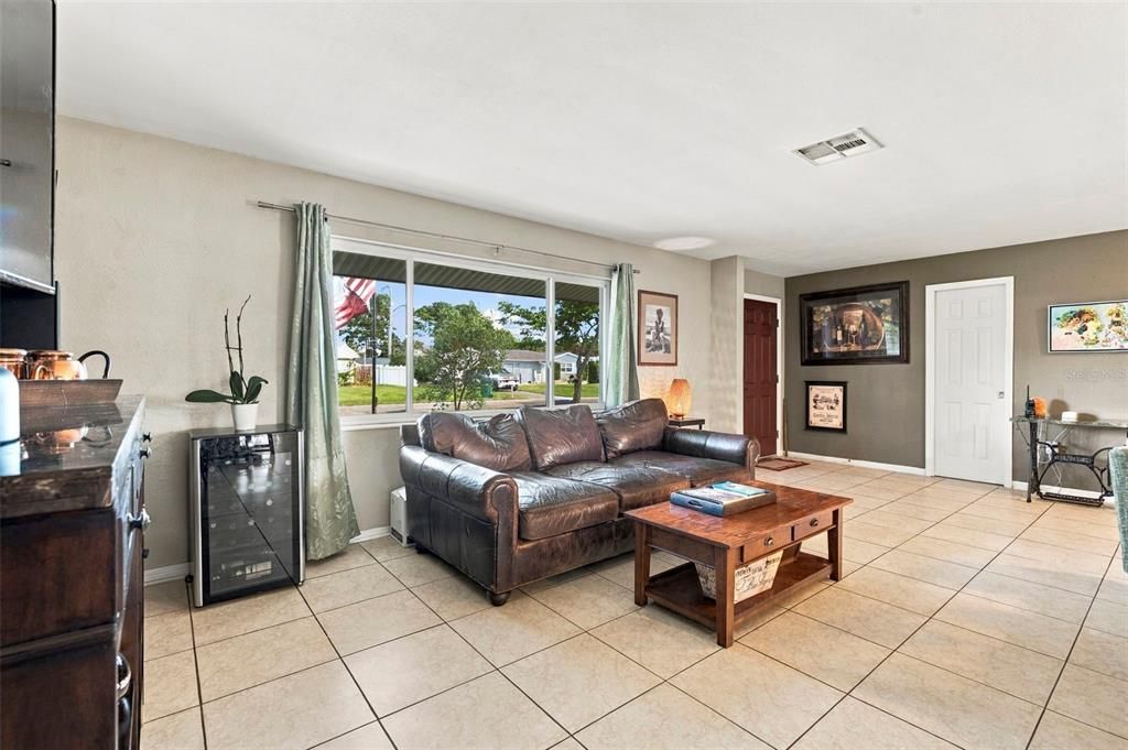 For Sale: $500,000 (3 beds, 2 baths, 1827 Square Feet)