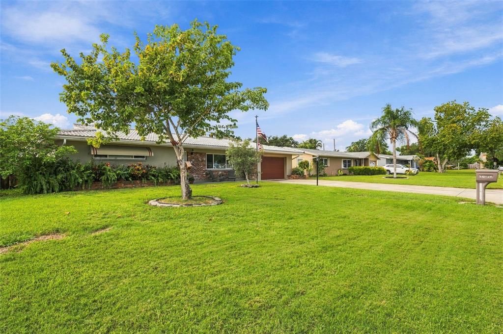 For Sale: $500,000 (3 beds, 2 baths, 1827 Square Feet)