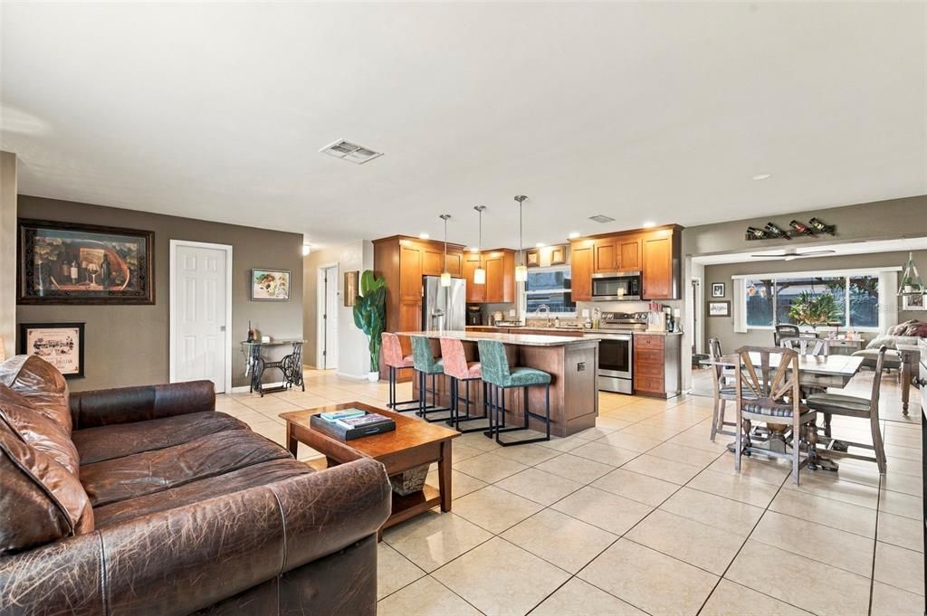 For Sale: $500,000 (3 beds, 2 baths, 1827 Square Feet)