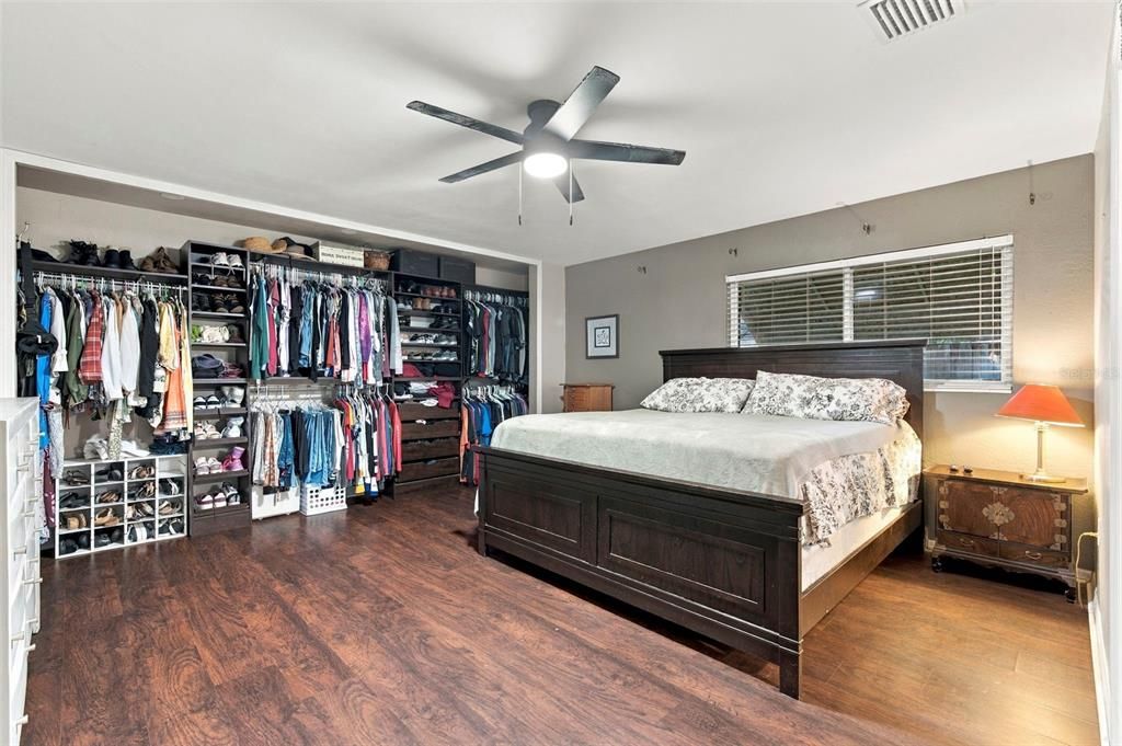 For Sale: $500,000 (3 beds, 2 baths, 1827 Square Feet)