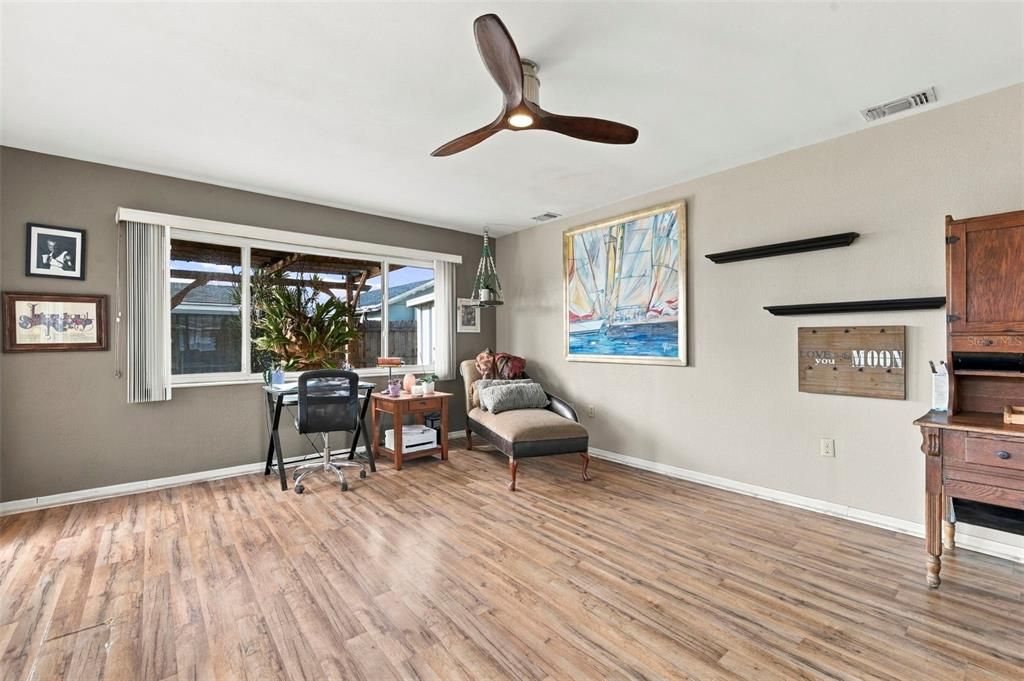 For Sale: $500,000 (3 beds, 2 baths, 1827 Square Feet)