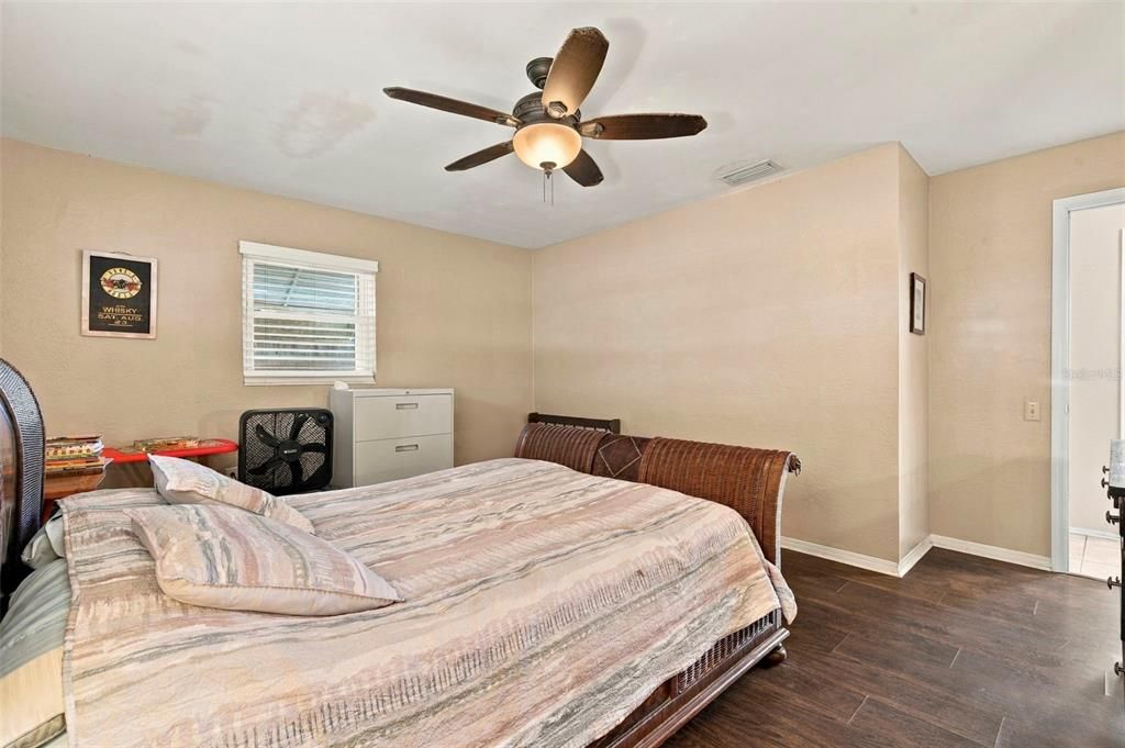 For Sale: $500,000 (3 beds, 2 baths, 1827 Square Feet)