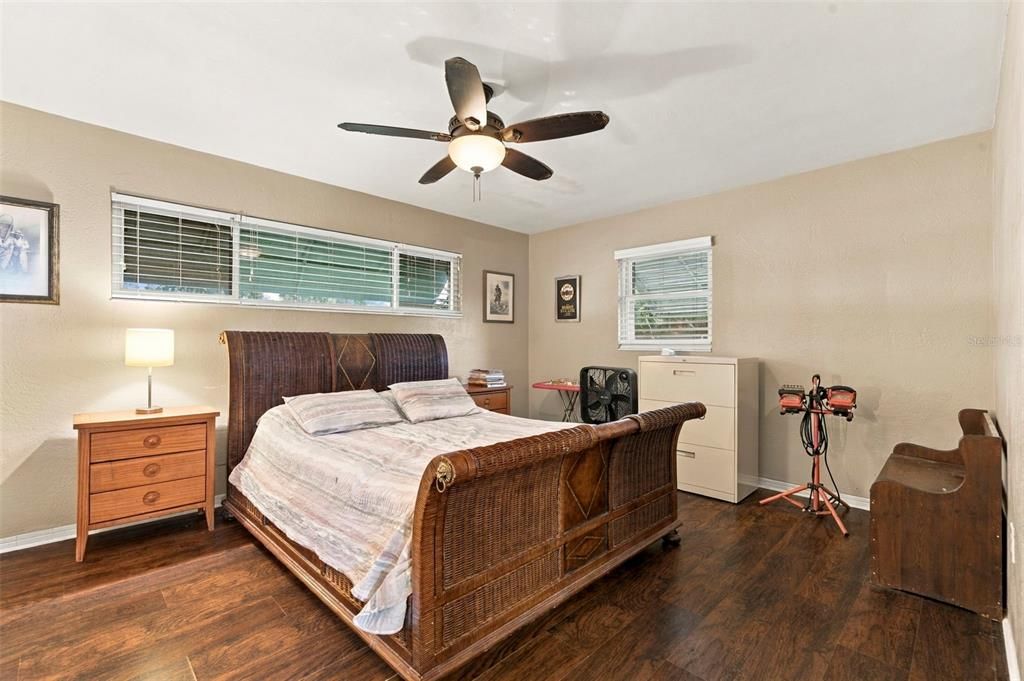 For Sale: $500,000 (3 beds, 2 baths, 1827 Square Feet)