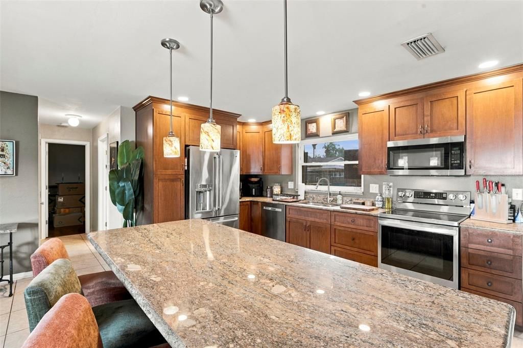 For Sale: $500,000 (3 beds, 2 baths, 1827 Square Feet)