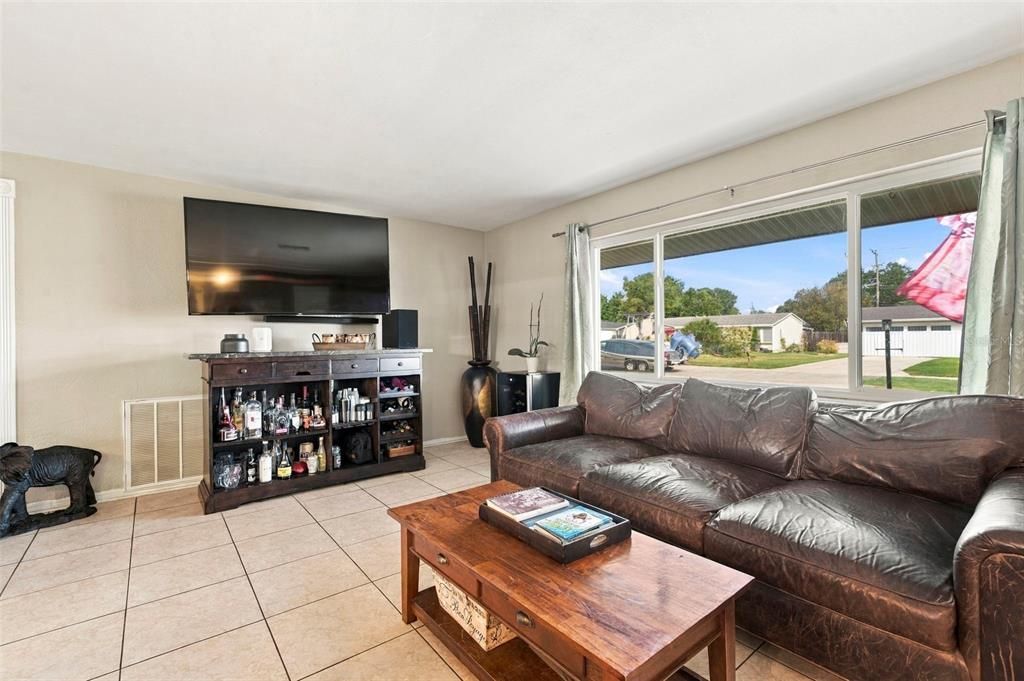 For Sale: $500,000 (3 beds, 2 baths, 1827 Square Feet)