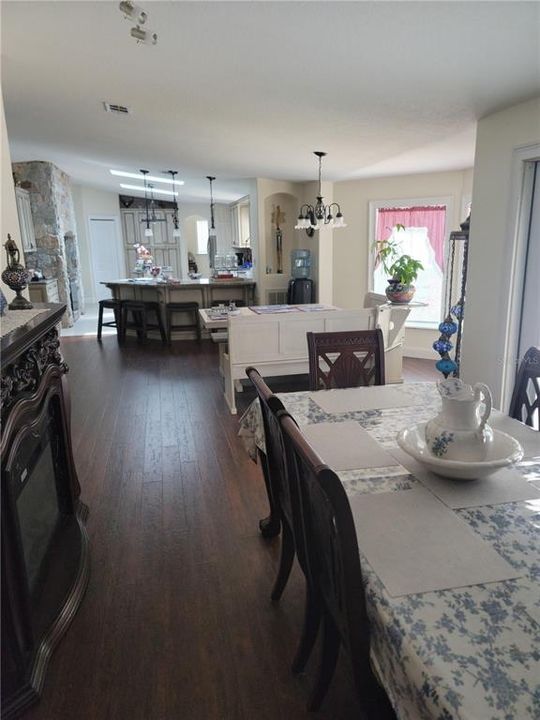 For Sale: $360,000 (3 beds, 2 baths, 2100 Square Feet)