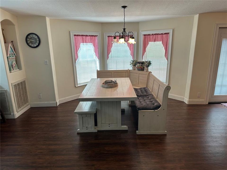 For Sale: $360,000 (3 beds, 2 baths, 2100 Square Feet)