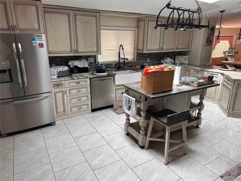 For Sale: $360,000 (3 beds, 2 baths, 2100 Square Feet)