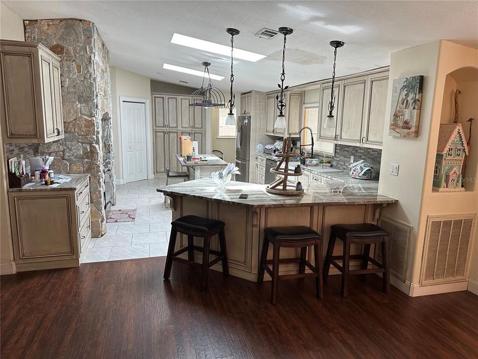 For Sale: $360,000 (3 beds, 2 baths, 2100 Square Feet)