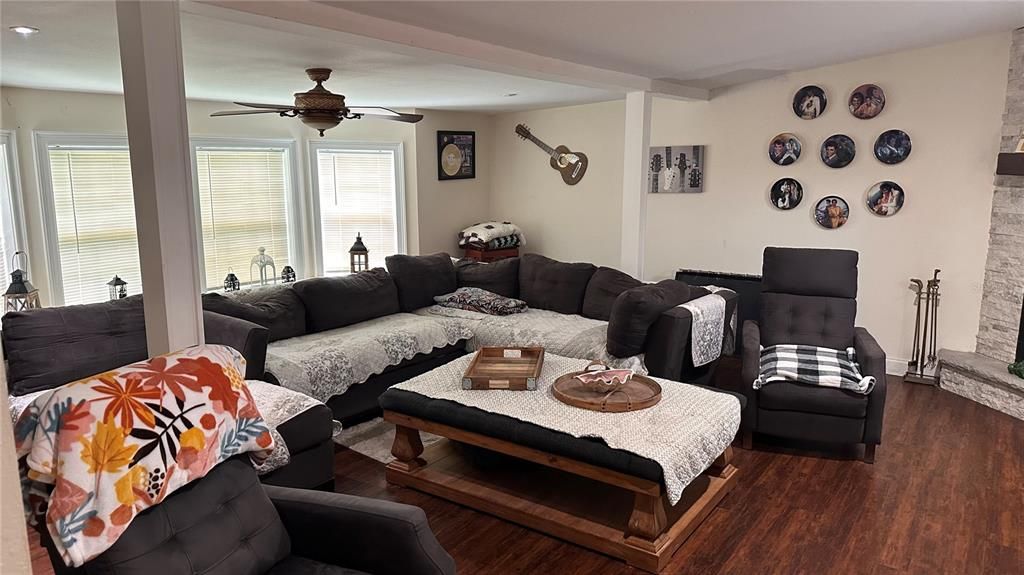 For Sale: $360,000 (3 beds, 2 baths, 2100 Square Feet)