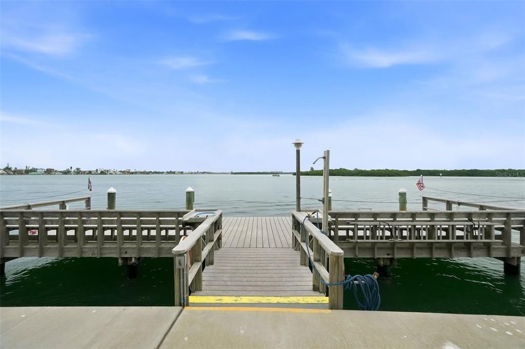 For Sale: $335,000 (2 beds, 2 baths, 1245 Square Feet)