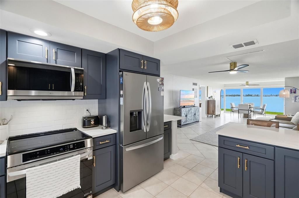 For Sale: $335,000 (2 beds, 2 baths, 1245 Square Feet)