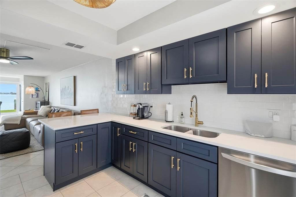 For Sale: $335,000 (2 beds, 2 baths, 1245 Square Feet)