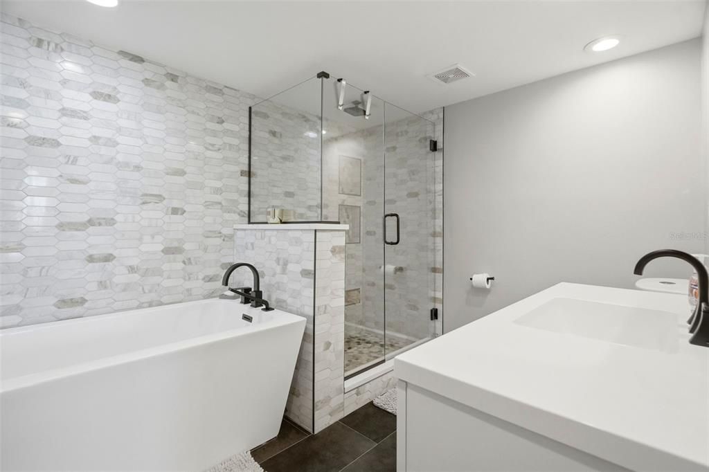 For Sale: $335,000 (2 beds, 2 baths, 1245 Square Feet)