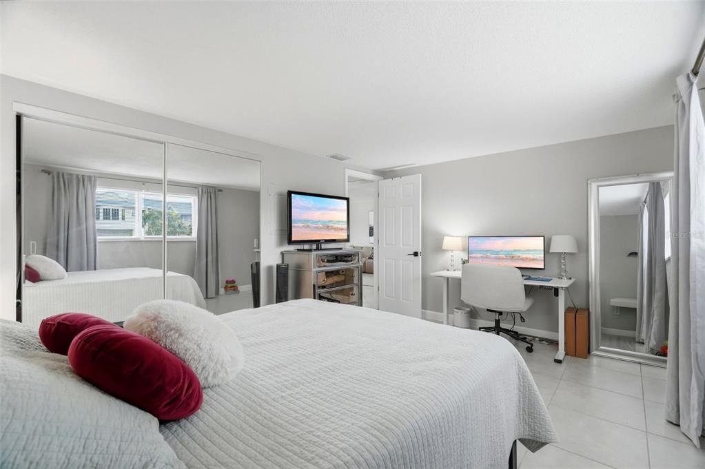 For Sale: $335,000 (2 beds, 2 baths, 1245 Square Feet)