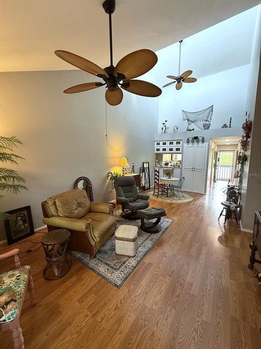 For Sale: $179,000 (2 beds, 2 baths, 1004 Square Feet)