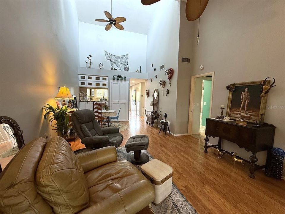 For Sale: $179,000 (2 beds, 2 baths, 1004 Square Feet)