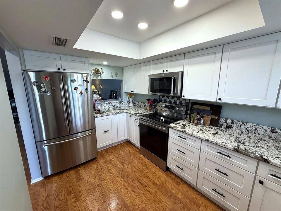 For Sale: $179,000 (2 beds, 2 baths, 1004 Square Feet)