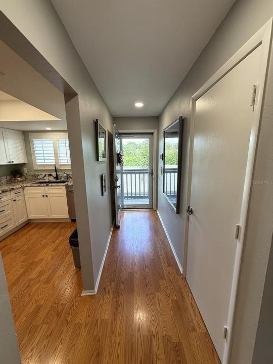 For Sale: $179,000 (2 beds, 2 baths, 1004 Square Feet)