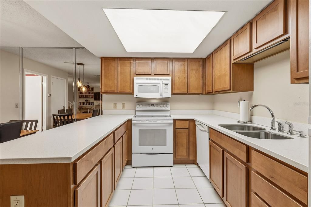 For Sale: $343,900 (2 beds, 2 baths, 1188 Square Feet)
