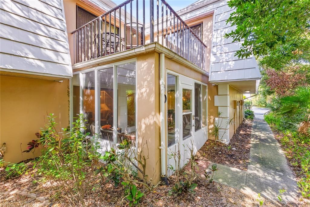 For Sale: $343,900 (2 beds, 2 baths, 1188 Square Feet)