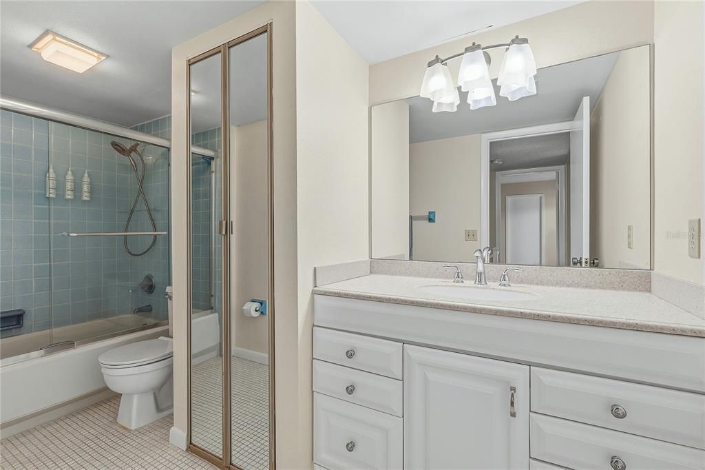 For Sale: $343,900 (2 beds, 2 baths, 1188 Square Feet)