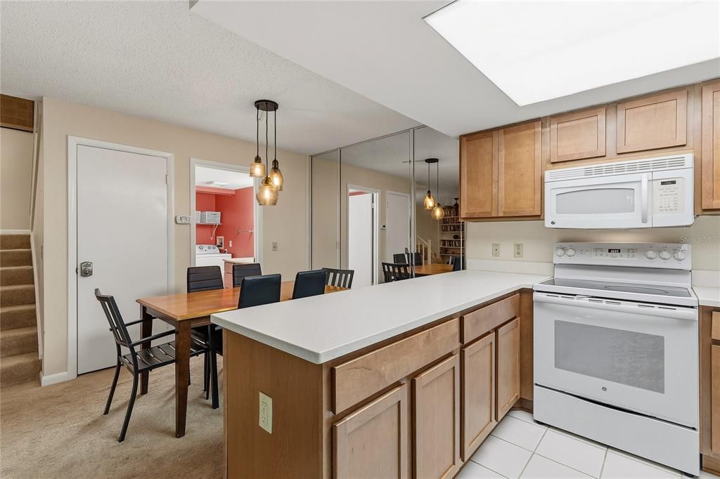 For Sale: $343,900 (2 beds, 2 baths, 1188 Square Feet)