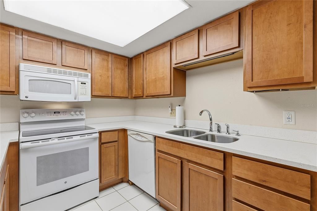 For Sale: $343,900 (2 beds, 2 baths, 1188 Square Feet)