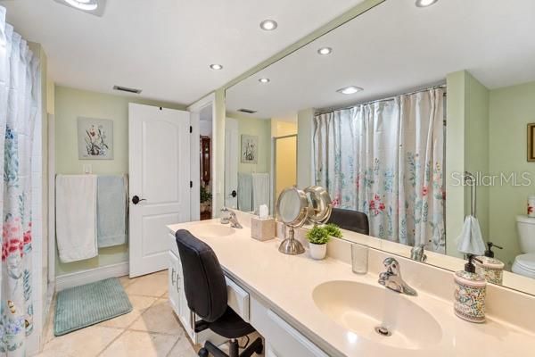 For Sale: $489,000 (3 beds, 2 baths, 2749 Square Feet)