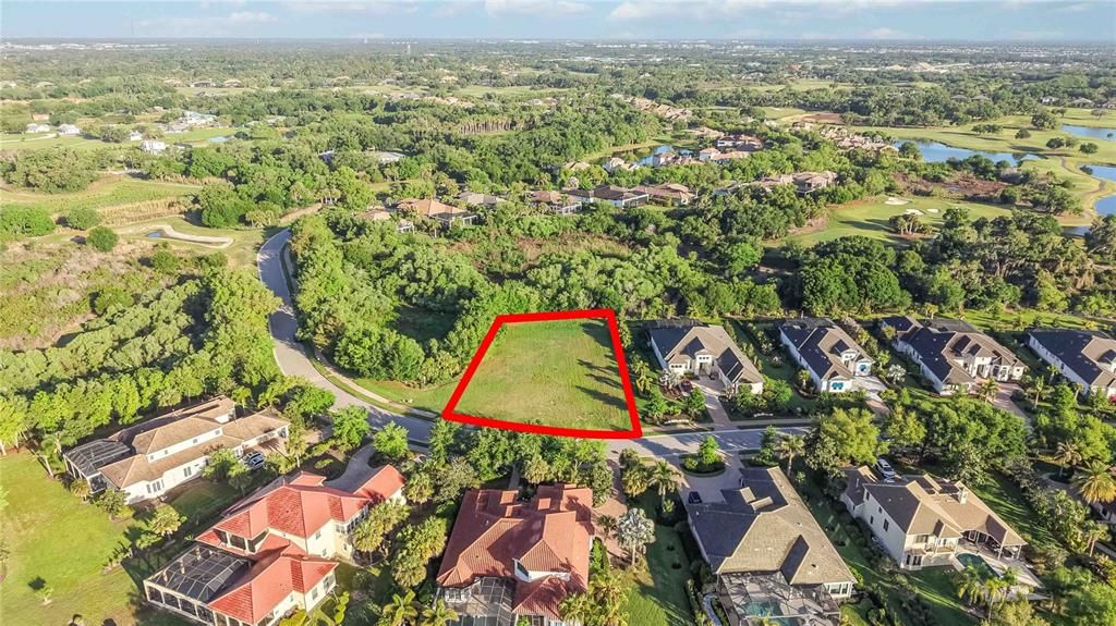 待售: $700,000 (0.54 acres)