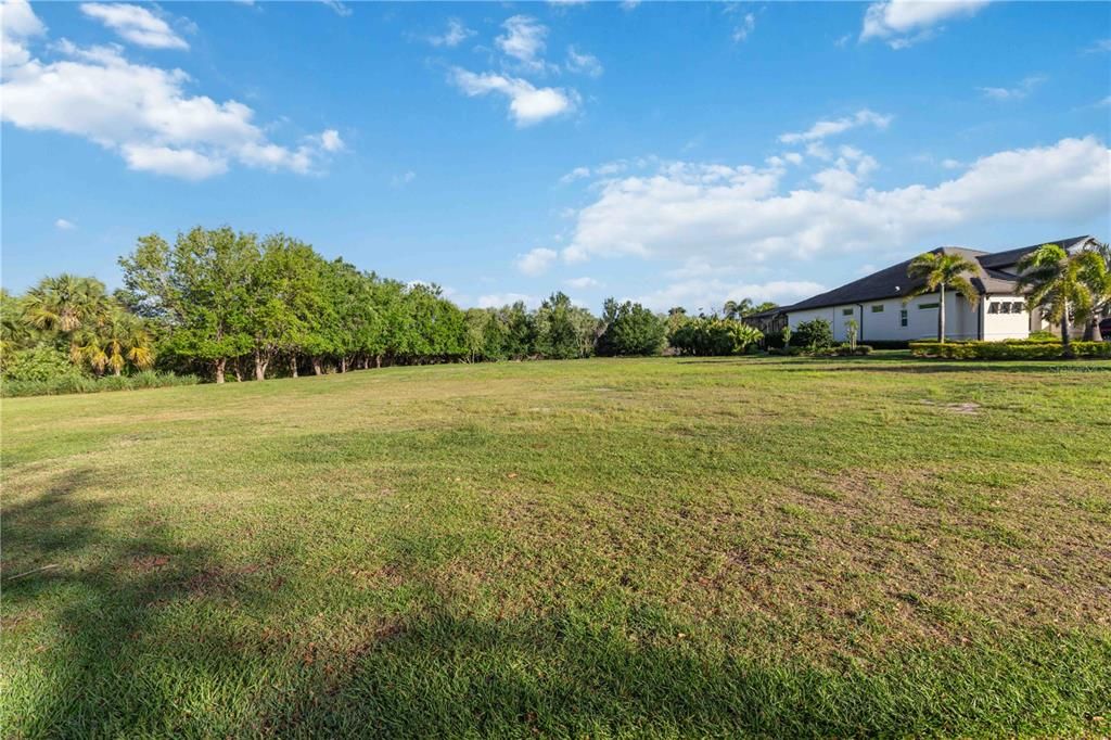 待售: $700,000 (0.54 acres)