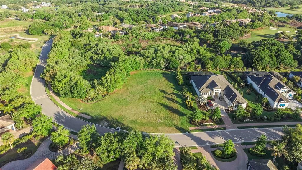 待售: $700,000 (0.54 acres)